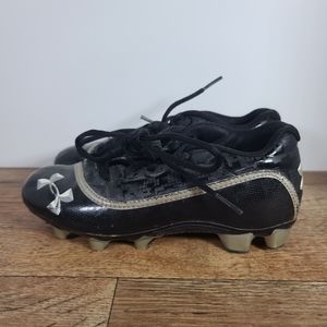 Under Armour Baseball Cleats Boys Size 3 Youth.
